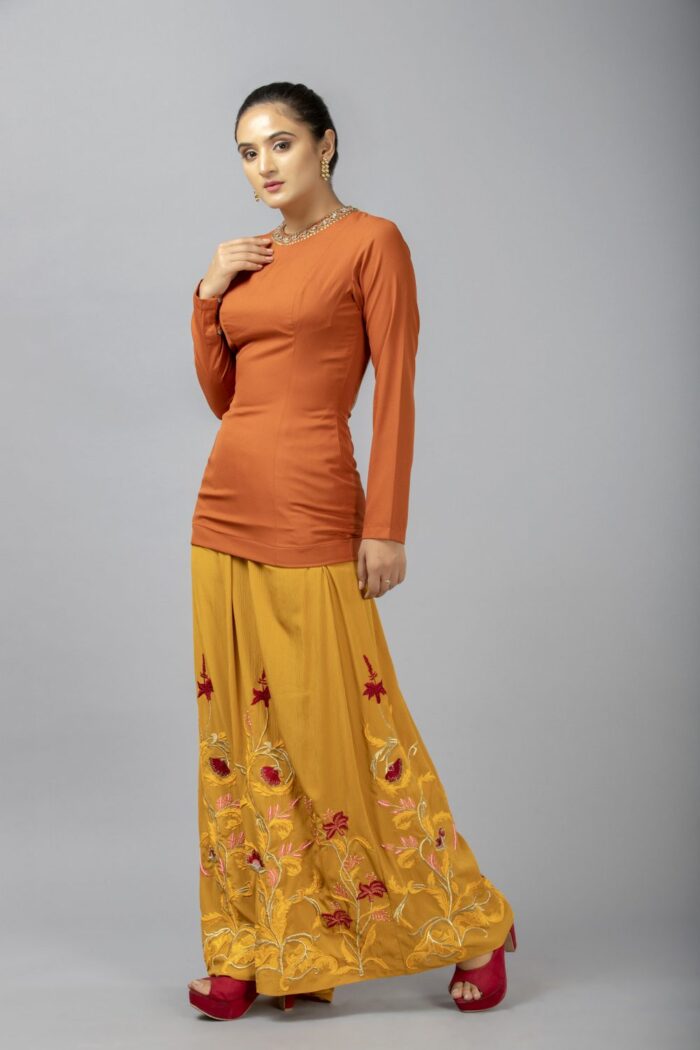 Buy Turkish flare pants with kundan backless top in Delhi - Toronto - New Jersey At Folklore Collections | Turkish Flare pants at Folklore Colections